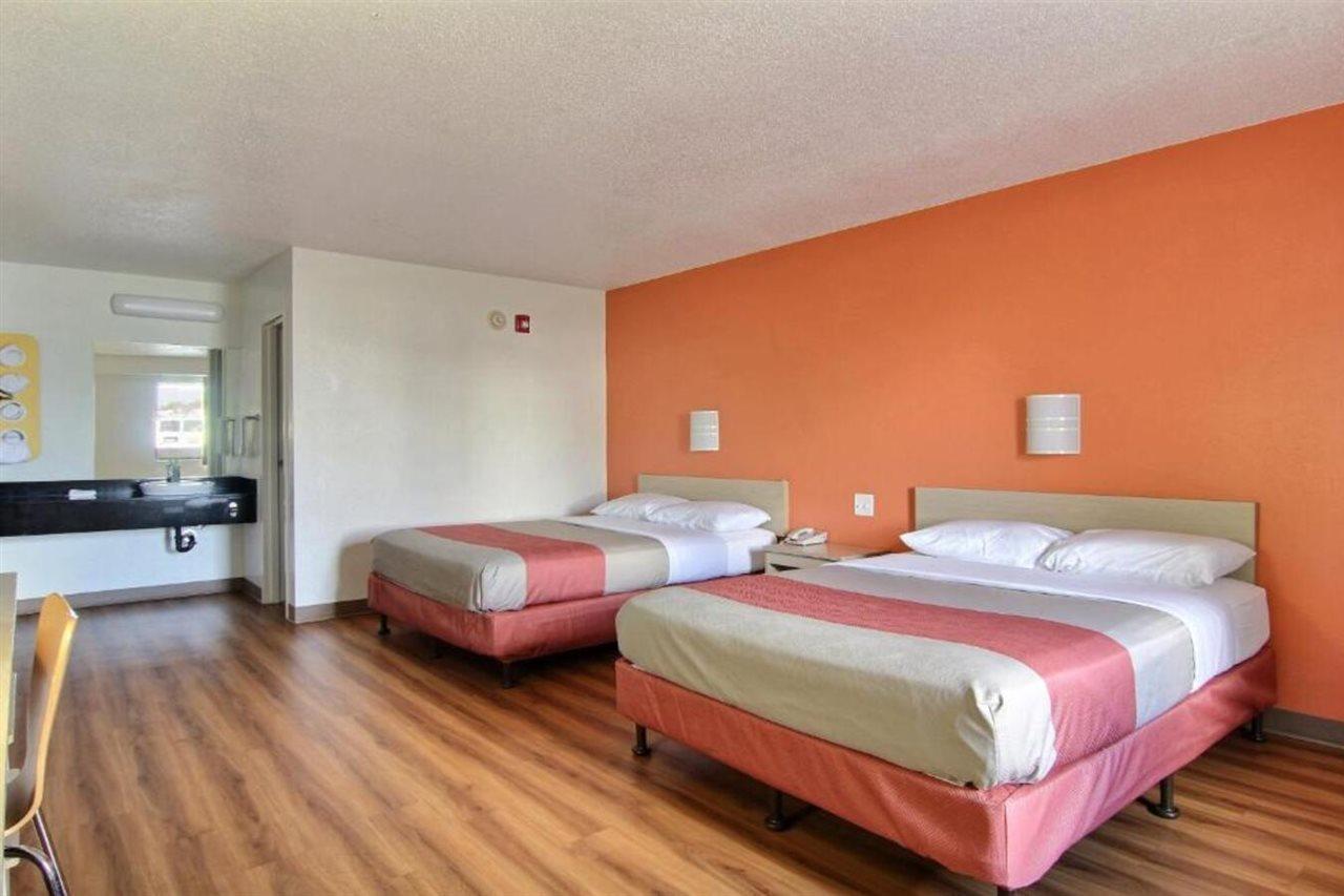 Motel 6-Middleburg Heights, Oh - Cleveland Exteriör bild